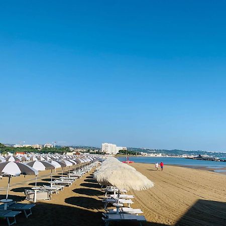 Viva Suitesboat Marina Di Montenero Exterior photo