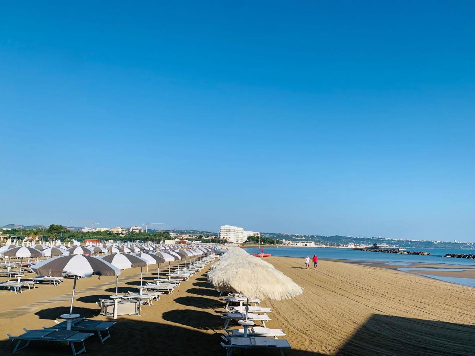 Viva Suitesboat Marina Di Montenero Exterior photo