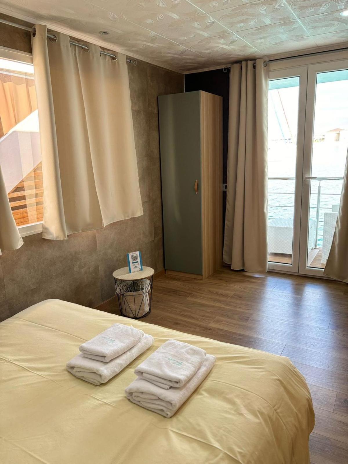 Viva Suitesboat Marina Di Montenero Exterior photo