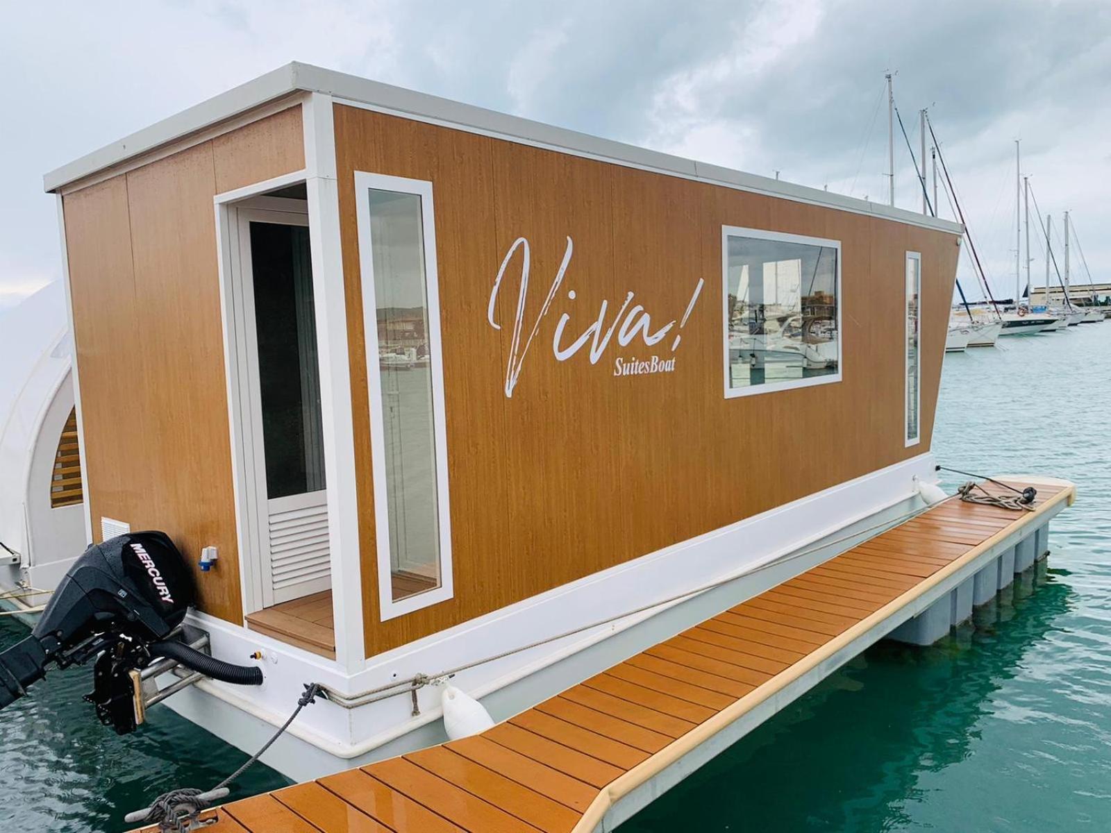 Viva Suitesboat Marina Di Montenero Exterior photo