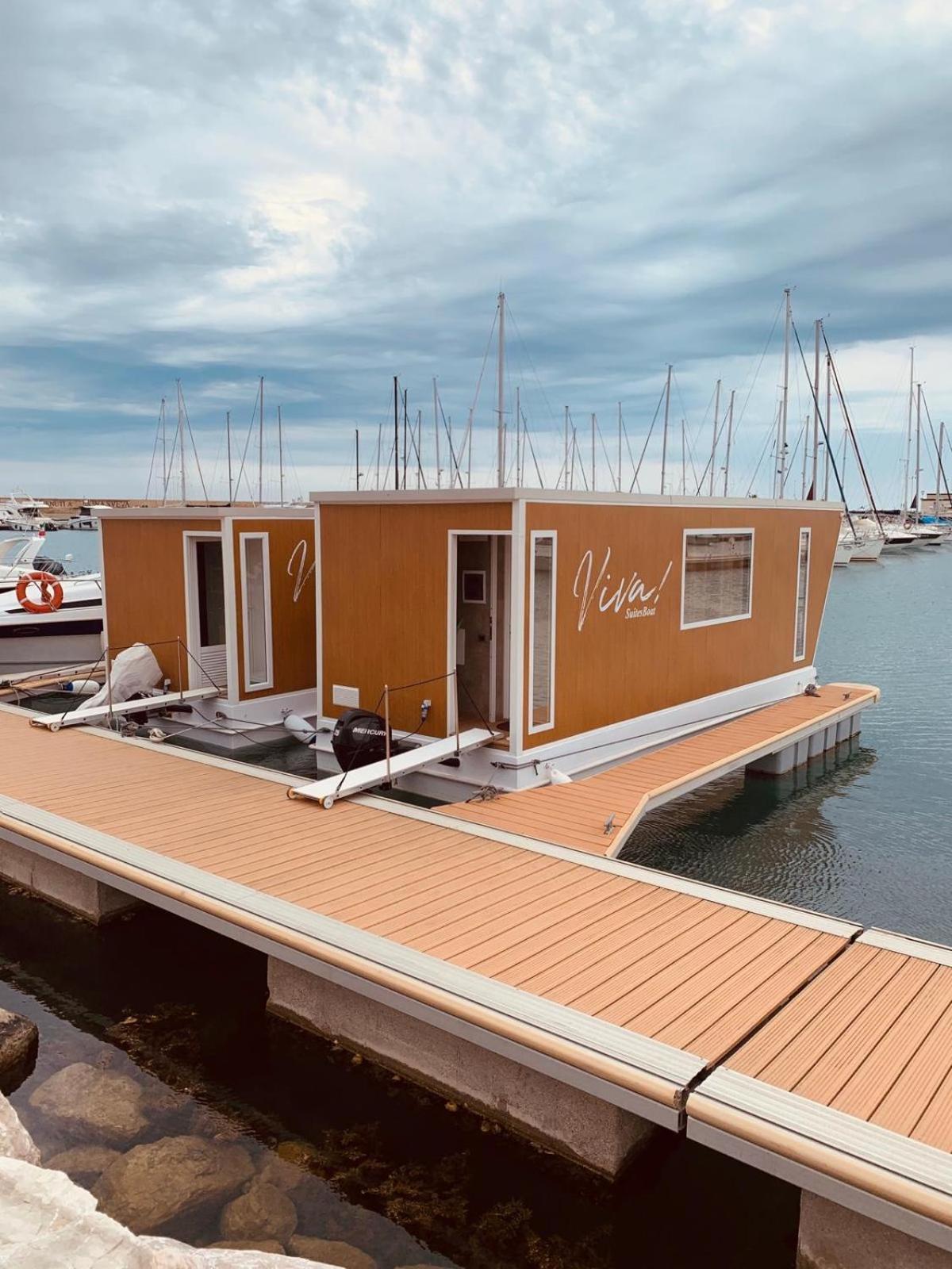 Viva Suitesboat Marina Di Montenero Exterior photo